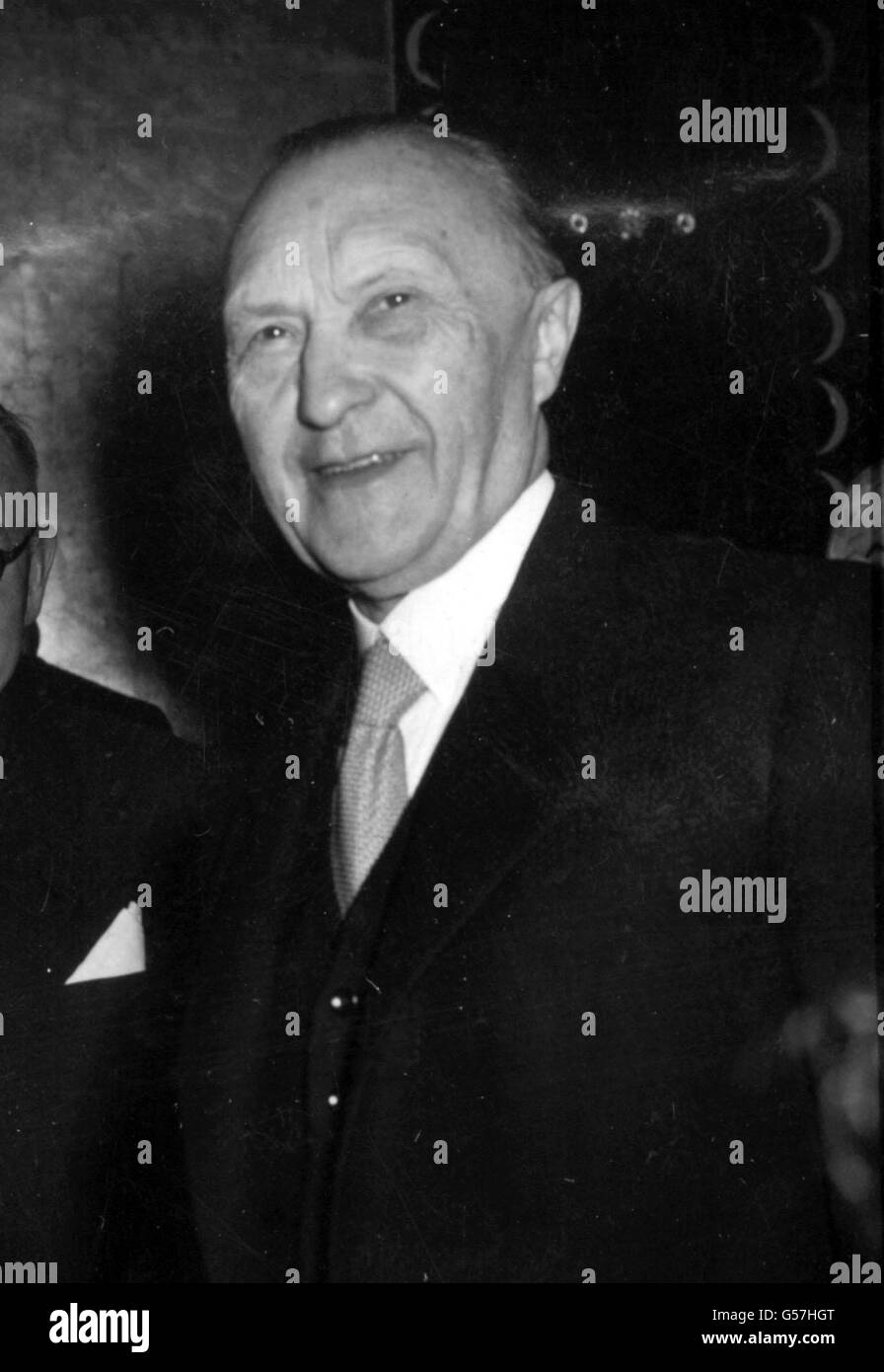 Dr Konrad Adenauer, the Federal German Chancellor , guest of Honour at a reception given by Britain's German colony at Claridge's Hotal, London. Dr Adenauerhad arrived in London for a five-day official visit to Britain. This was the first gathring of the German colony in Britain since before World War II. Stock Photo