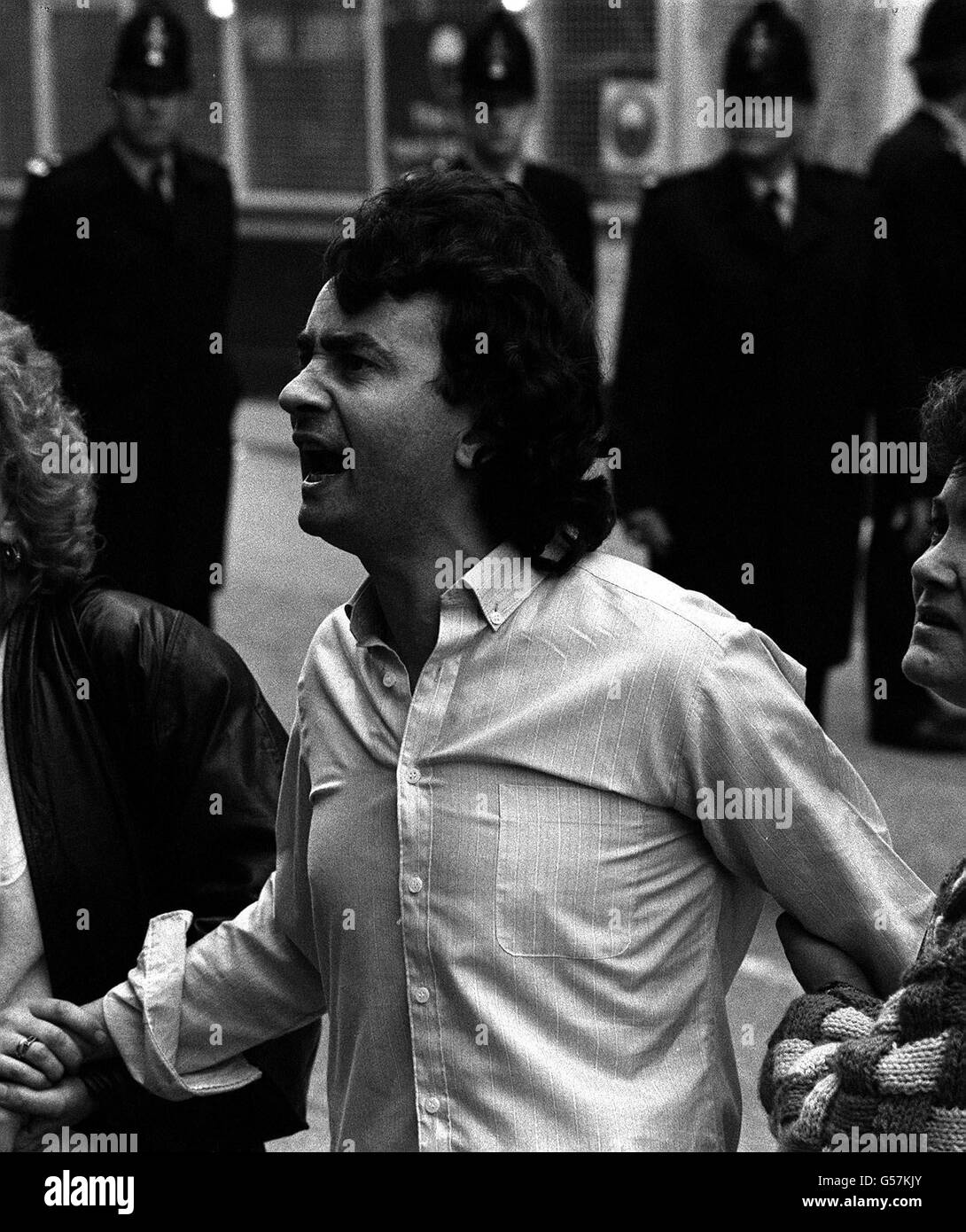 Gerard Conlon, 35, the first of the Guildford Four to be freed, shouting to the crowds outside the Old Bailey in London Stock Photo