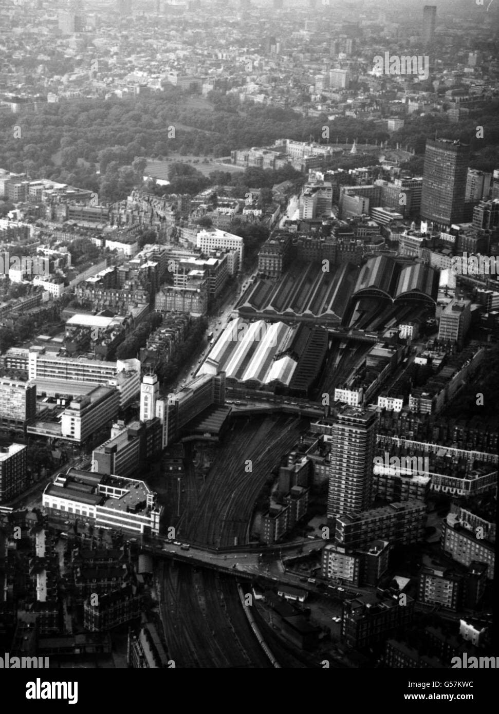 An aerial view of Victoria Station, in London, in 1982. 02/01/01: Two Connex trains almost collided at Victoria Station - the 23:10 service from Victoria to Horsham, leaving platform 19 (far left) was 50 yards short of hitting the 23:24 service. * ...from Victoria to East Grinstead. A signalman operating from a signalbox just outside the station saw that the two trains were converging on each other and cut the power to both trains. Stock Photo