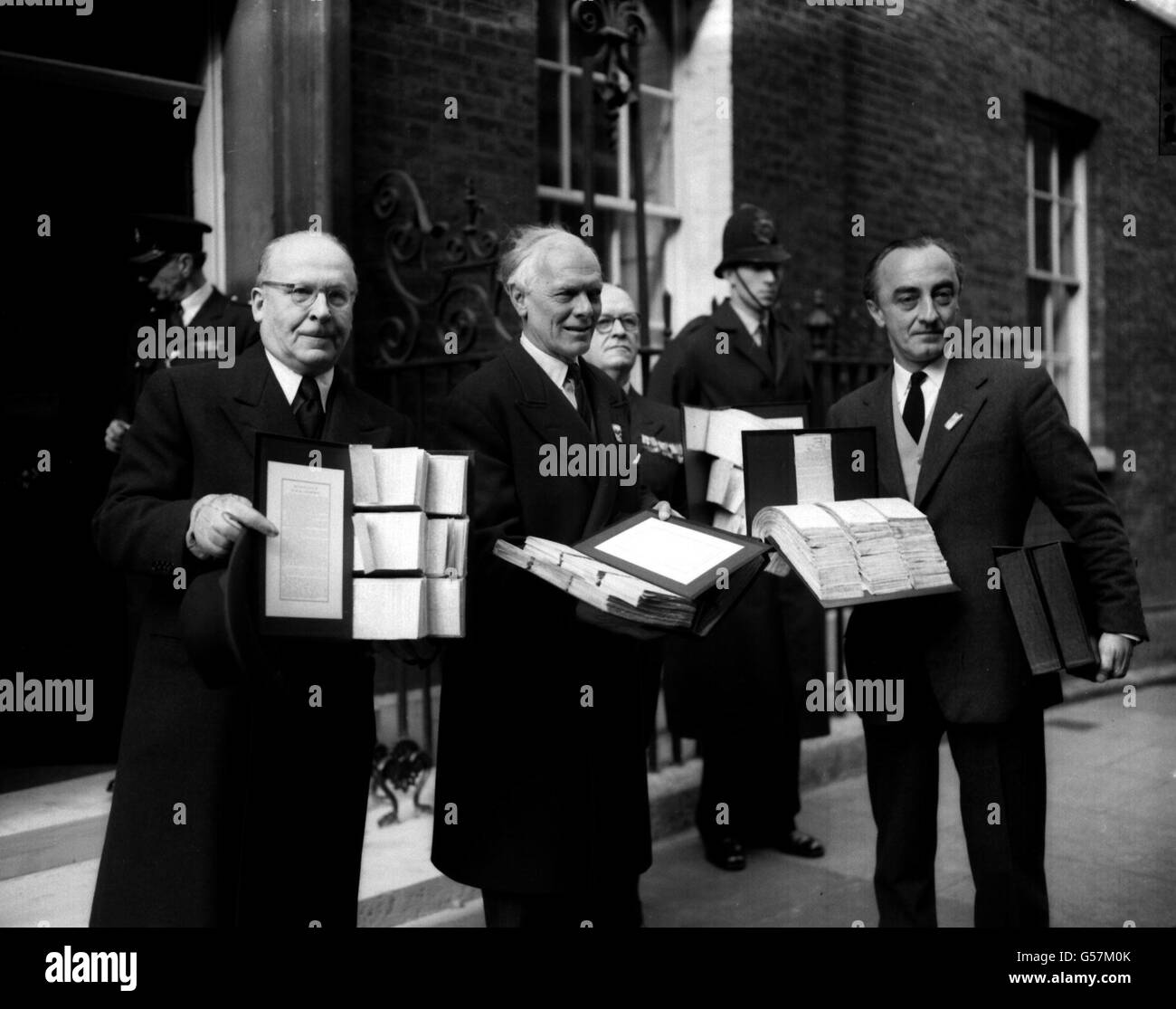 MALCOLM MUGGERIDGE 1956: Mr Malcolm Muggeridge (c), Editor of 'Punch' and representative of The Polish Daily, with the memorandum which they handed in at 10 Downing Street to demonstrate on behalf of exiled Poles against the visit of Soviet leaders Marshal Bulganin and Mr Kruschev. Stock Photo