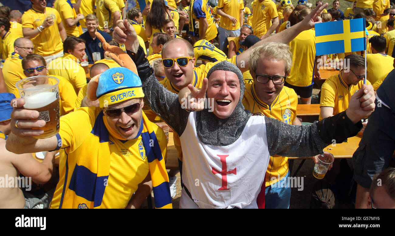 England fans surrounded by Swedish fans in the fan zone in the centre of  Kiev Stock Photo - Alamy