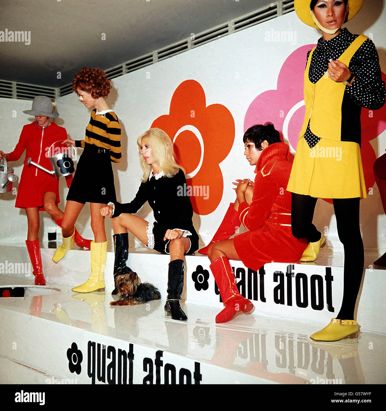 MARY QUANT FASHION : 1967. SWINGING SIXTIES 1967: Models present fashion creations by Mary Quant. Stock Photo