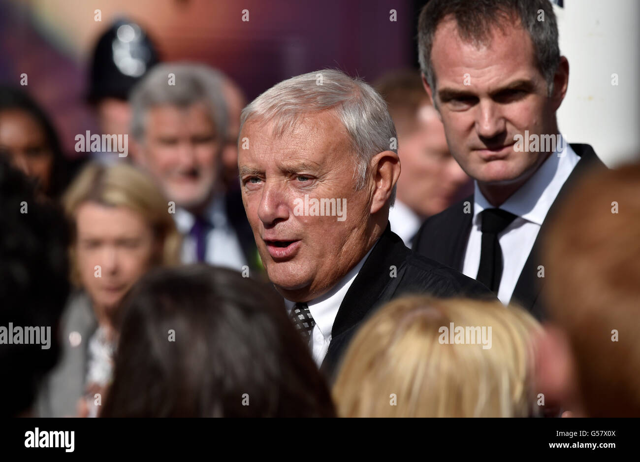 Center looks hires stock photography and images Alamy