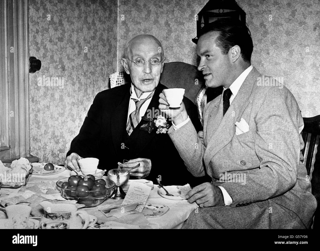 World war ii entertainment Black and White Stock Photos & Images - Alamy