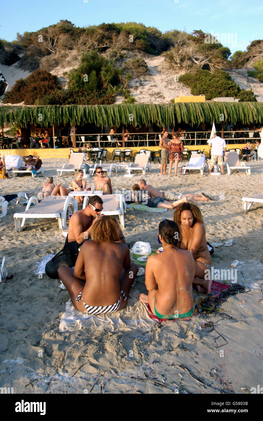 Yosh chaqaloqning tor qin teshigi yaxshilab rivojlangan