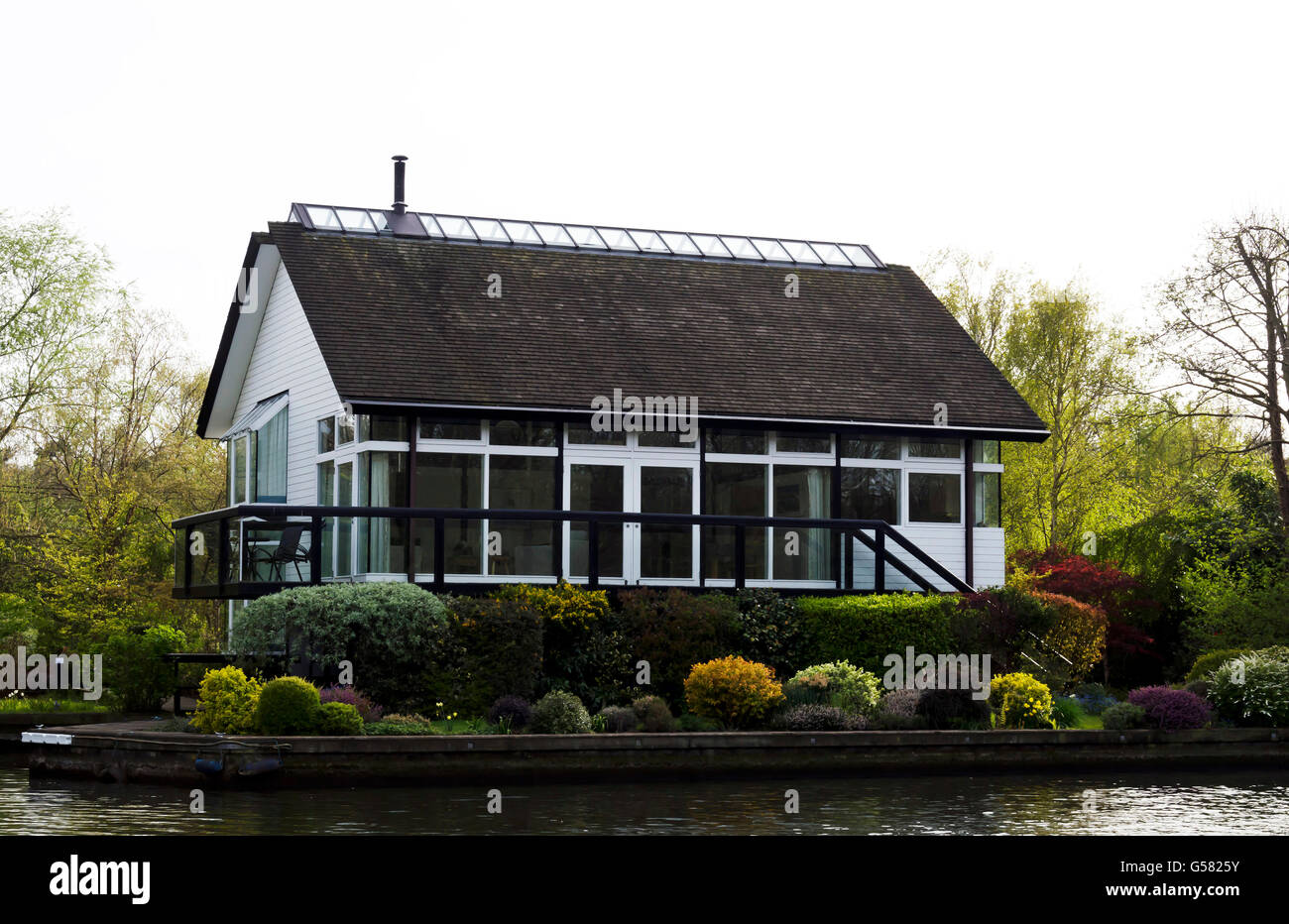 Small riverside cottage near Horning on the River Bure in the Norfolk Broads, England Stock