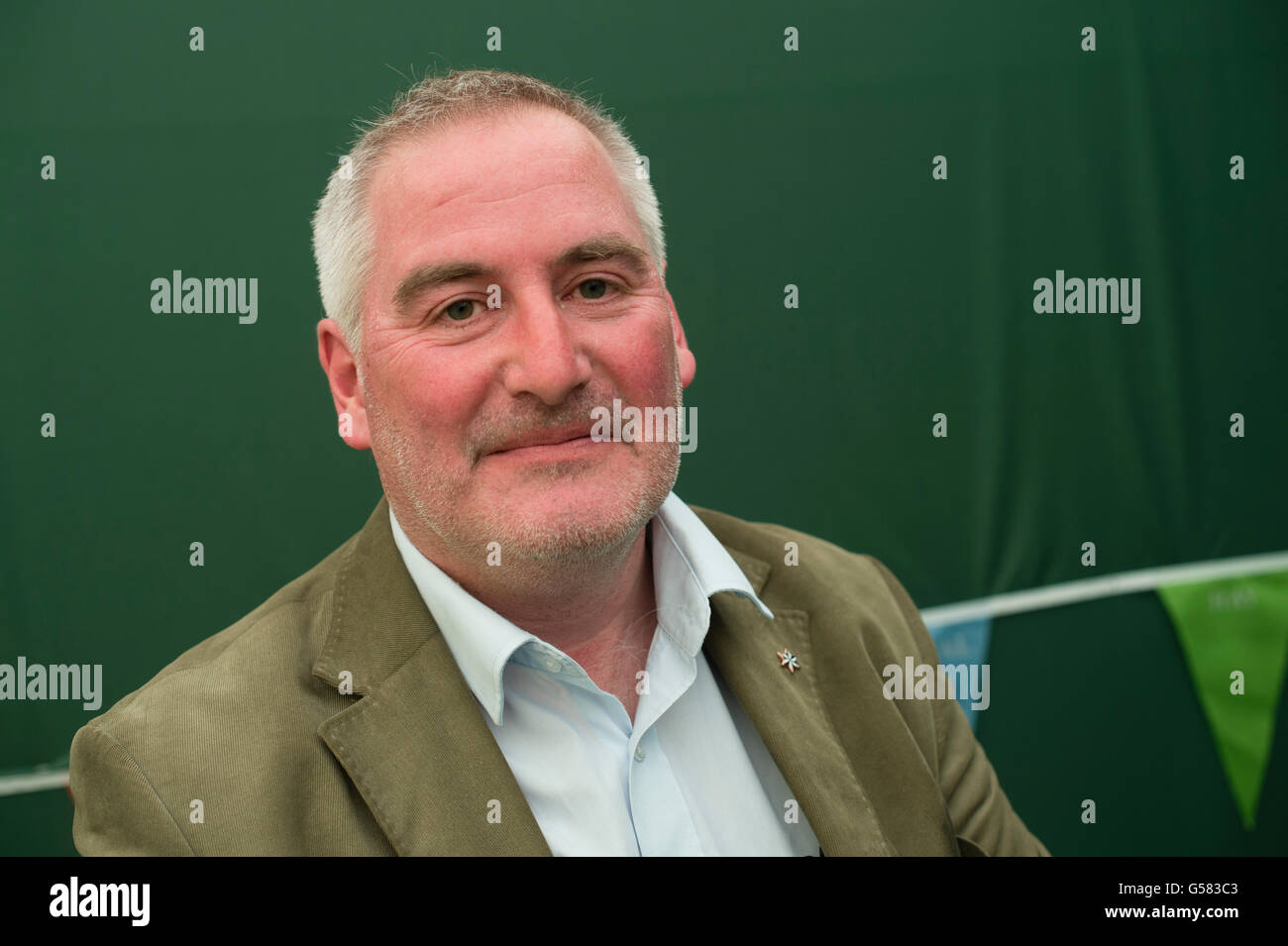 Robert Riddell's Instagram, Twitter & Facebook on IDCrawl