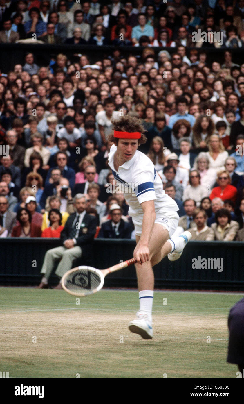Wimbledon Champion John McEnroe stretches for a backhand in his Wimbledon  final match against Bjorn Borg Stock Photo - Alamy