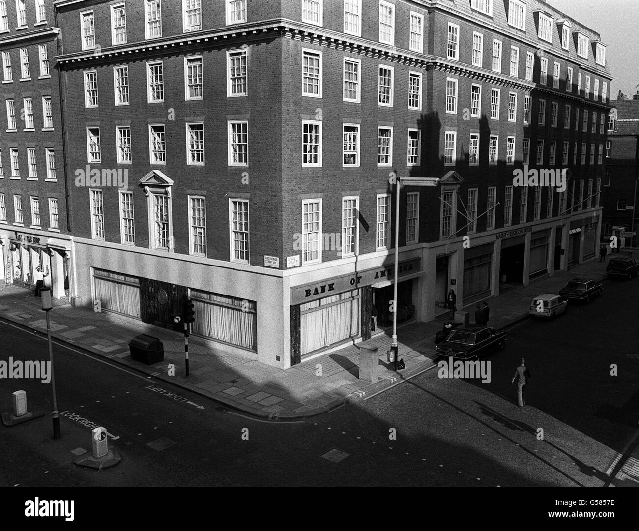 A shot of the Mayfair, London, branch of the Bank of America , which was  robbed on 24/04/1975 Stock Photo - Alamy