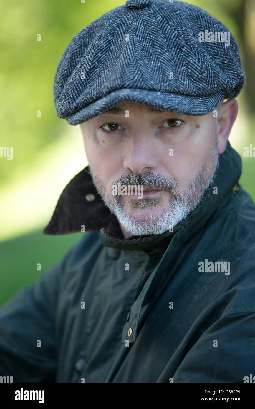 Old man flat cap walking hi-res stock photography and images - Alamy