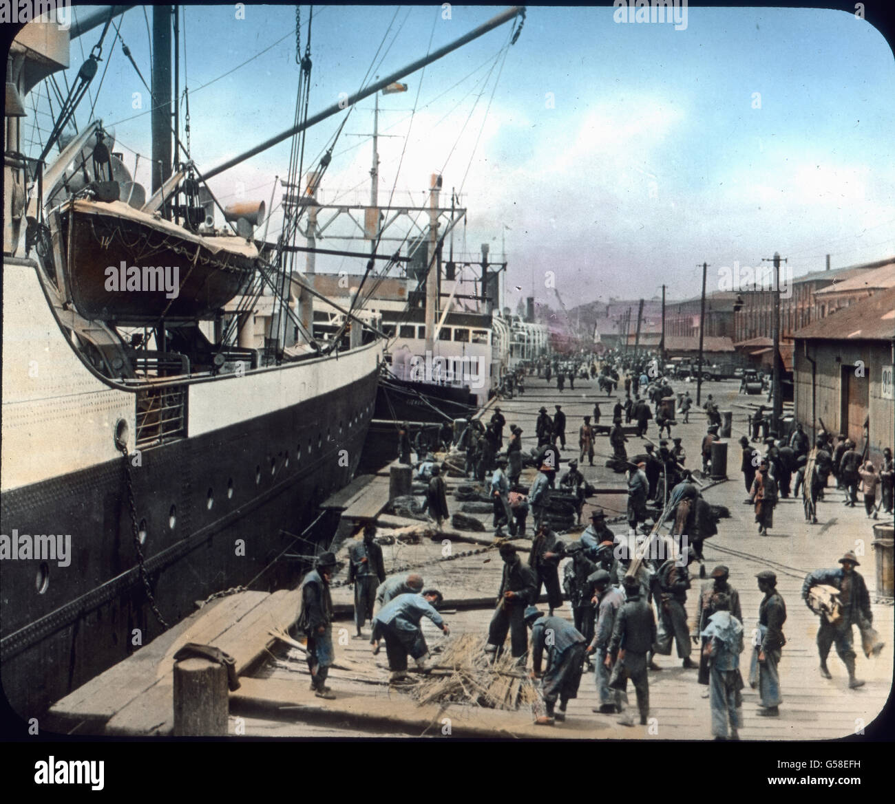 Shanghai harbour 1920s hi-res stock photography and images - Alamy
