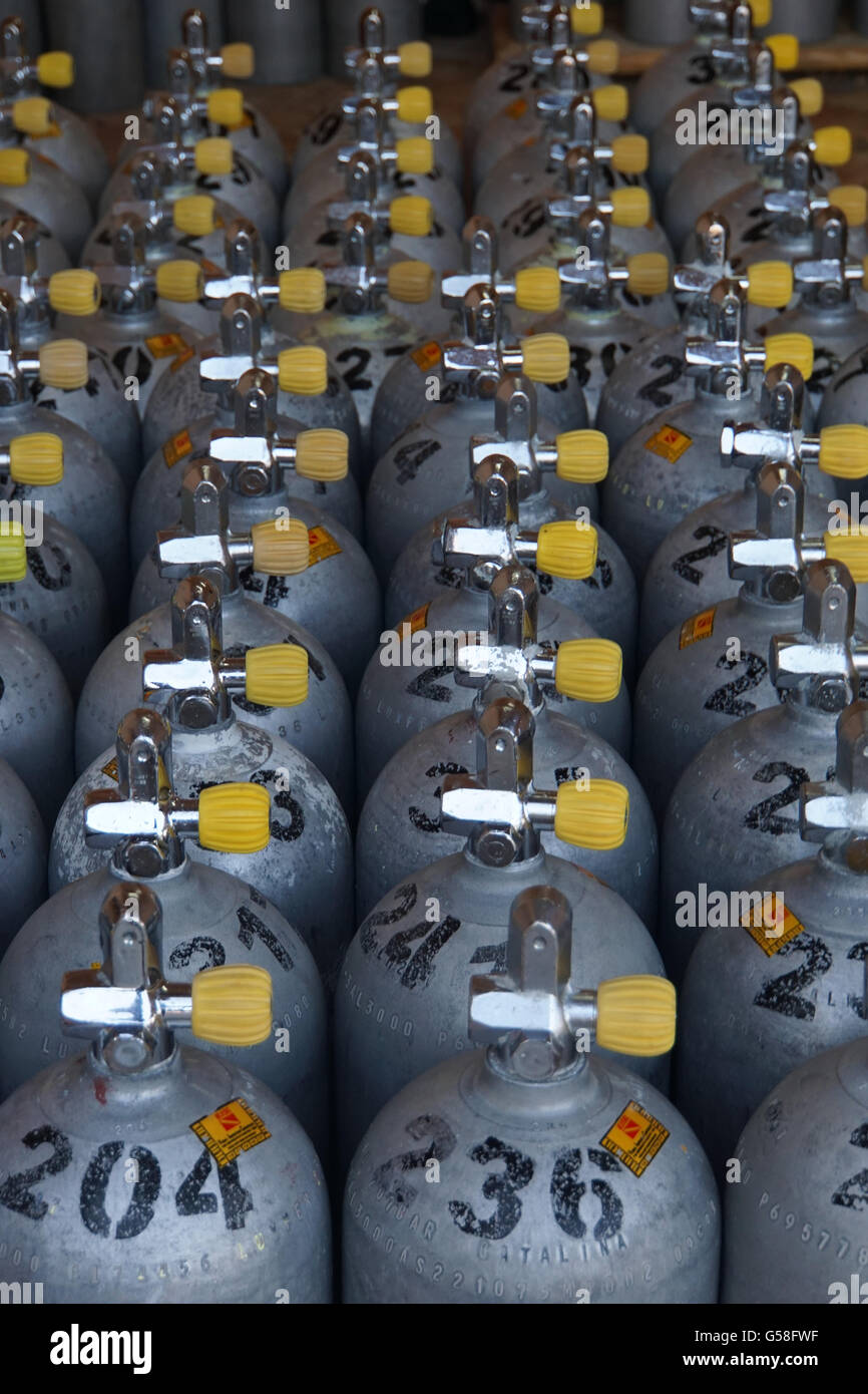 Empty oxygen tanks hires stock photography and images Alamy