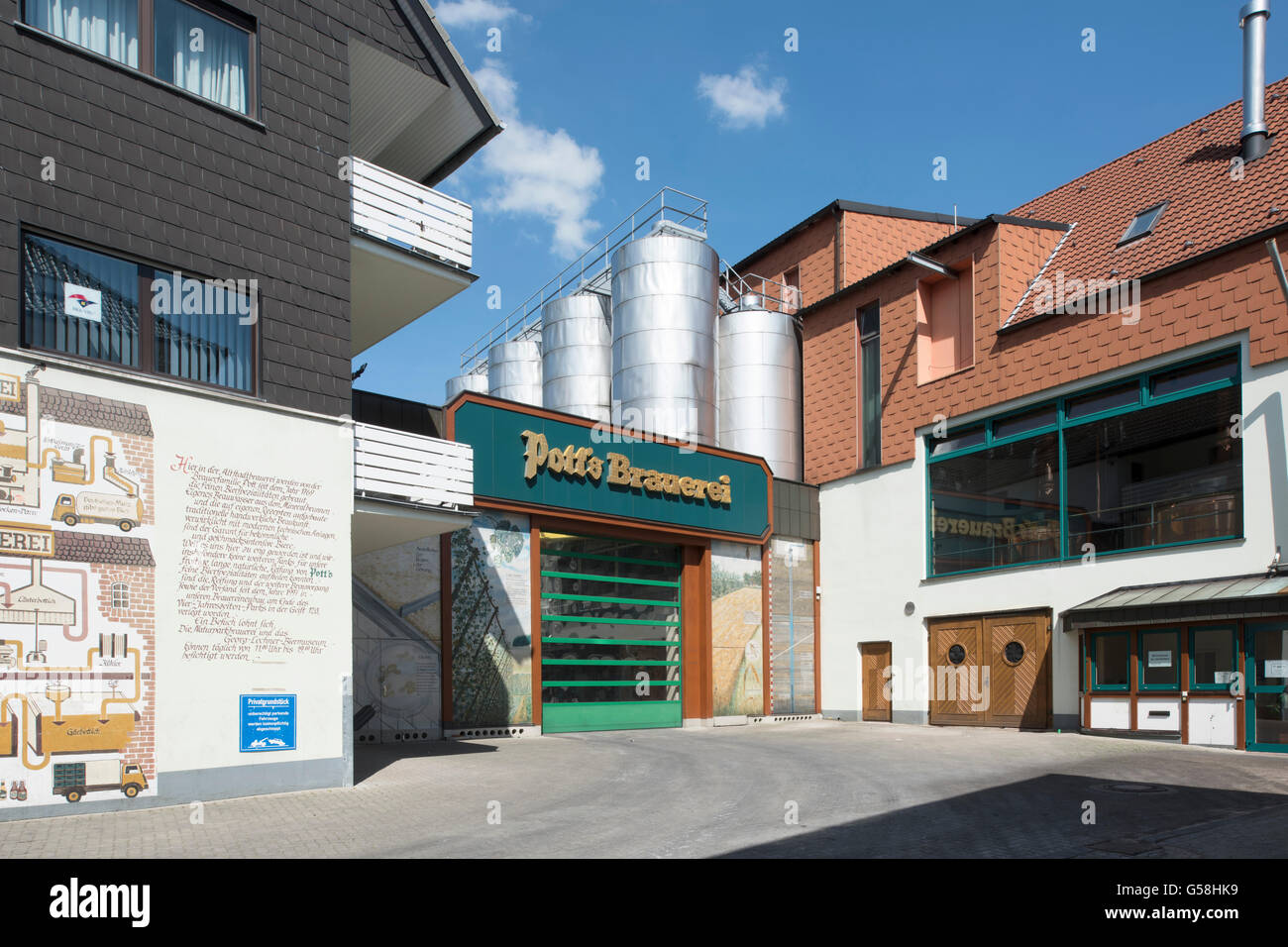 Deutschland, Nordrhein-Westfalen, Kreis Warendorf, Oelde, Brauerei Pott in der Lange Strasse Stock Photo
