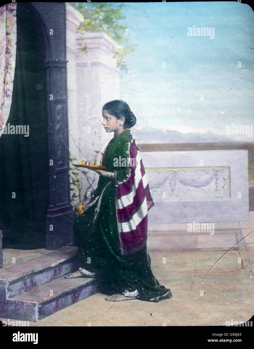 Indisches Mädchen.  India, Asia, Indian, girl, native, rich, caste, child, history, historical, 20th century, 1910s, archive, Carl Simon, hand coloured glass slide Stock Photo