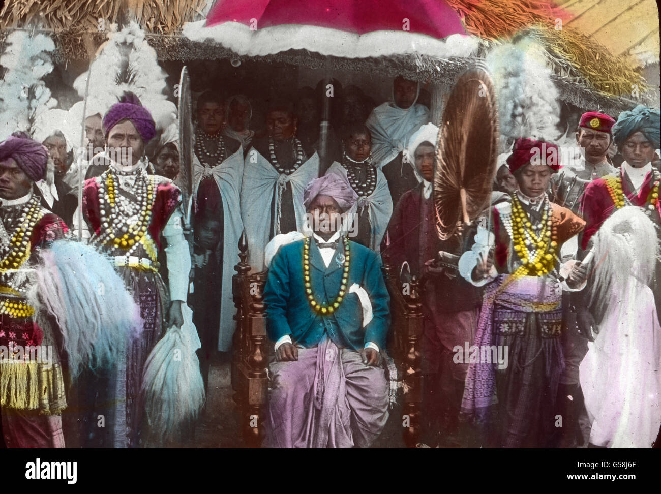 Hofstaat eines Maharadschahs.  India, Asia, Indian, maharaja, maharajah, royal household, royal, suite, noble, history, historical, 20th century, 1910s, archive, Carl Simon, hand coloured glass slide Stock Photo