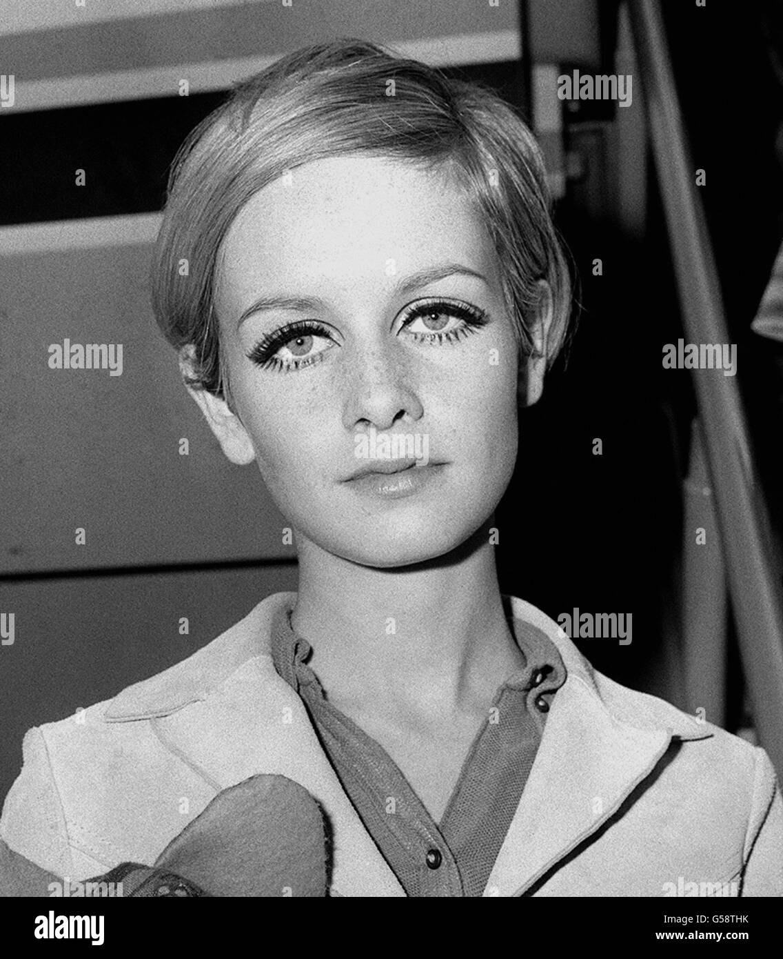 Fashion - Models - Twiggy - London. British model Twiggy, at Heathrow Airport, London before her journey to Tunisia. Stock Photo