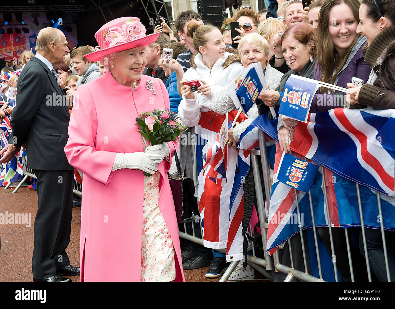 Queen Elizabeth II meets well wishers in George Square, Glasgow during a visit to Scotland as part of her Diamond Jubilee Tour. Stock Photo