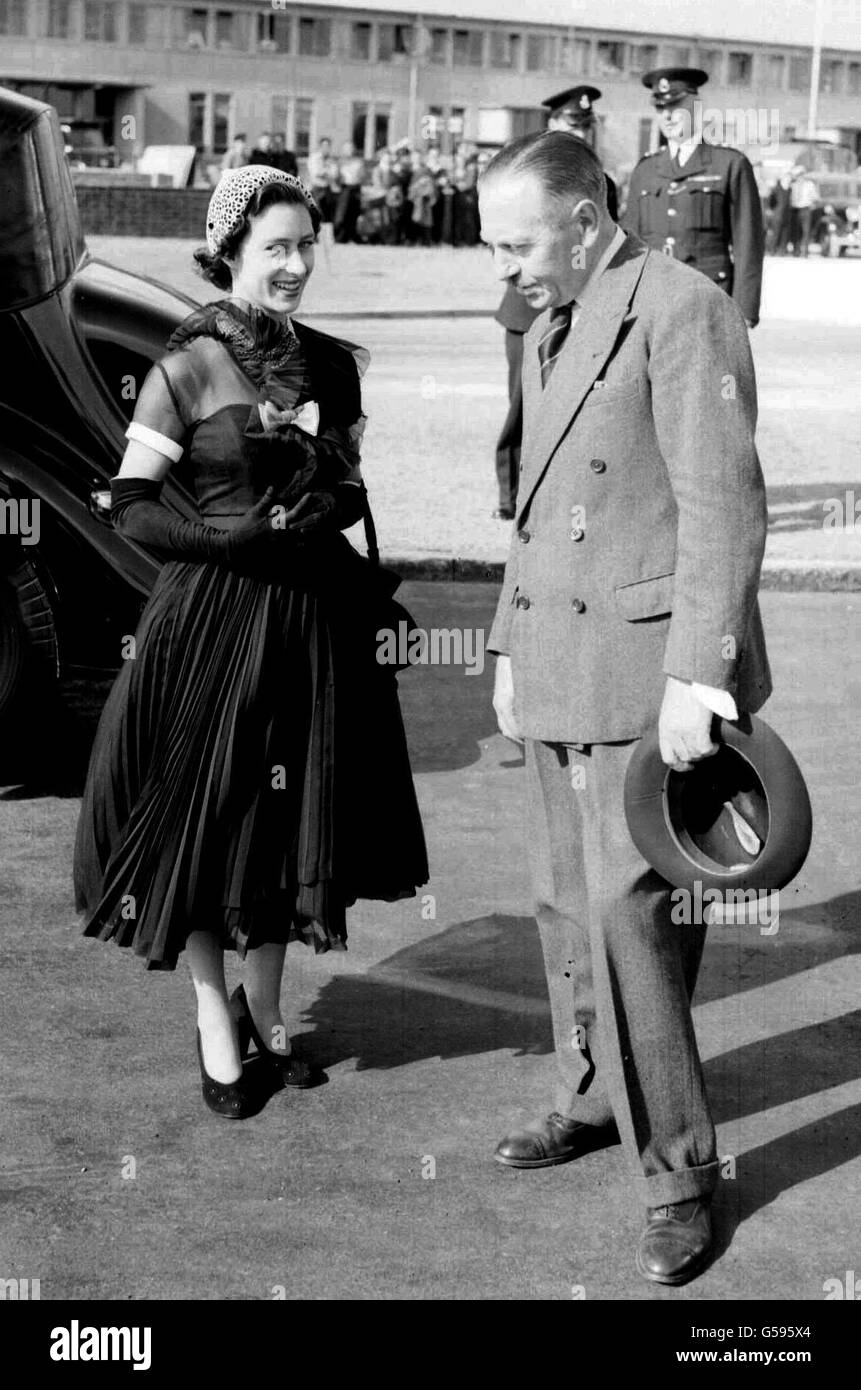 princess margaret black dress Princess Margaret, wearing close-fitting net hat and black dress, arrives  at London Airport after her visit to Norwich Stock Photo