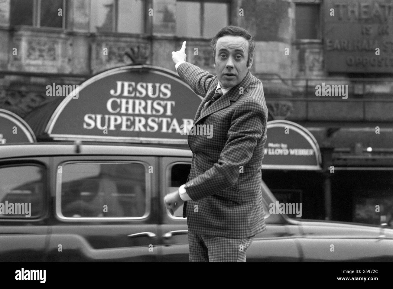 Actor Victor Spinetti, who found fame in Joan Littlewood's production of 'Oh, What A Lovely War,' seen outside the Palace Theatre, Cambridge Circus, London. Spinetti is to take over from Paul Jubara as King Herod in the musical 'Jesus Christ, Superstar.' Stock Photo