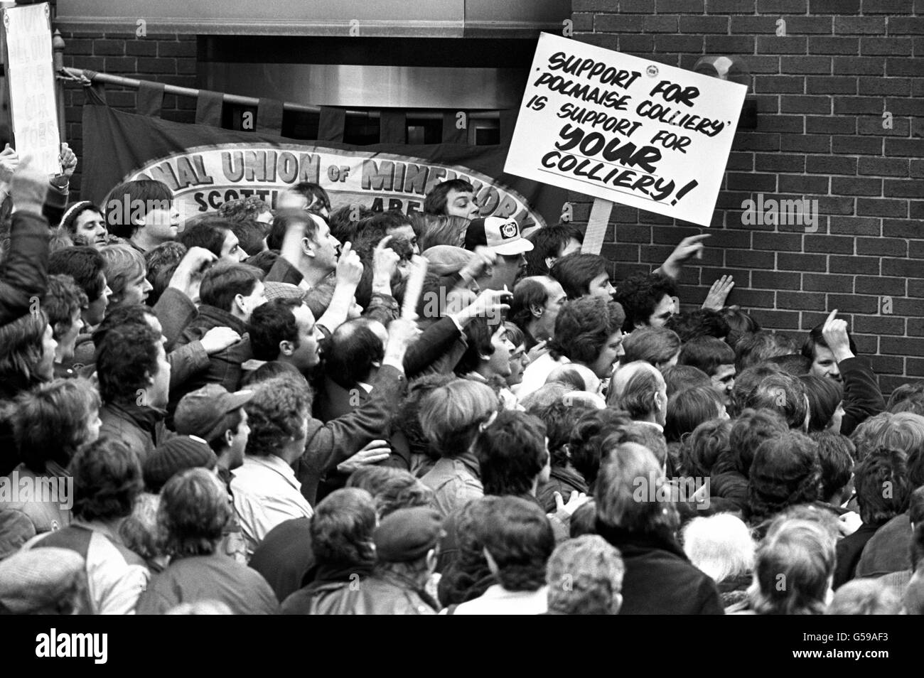 Miners demonstrate outside Sheffield NUM HQ when a crowd of Yorkshire miners booed and barracked moderate NUM leaders when they arrived for the unions NEC meeting . Stock Photo