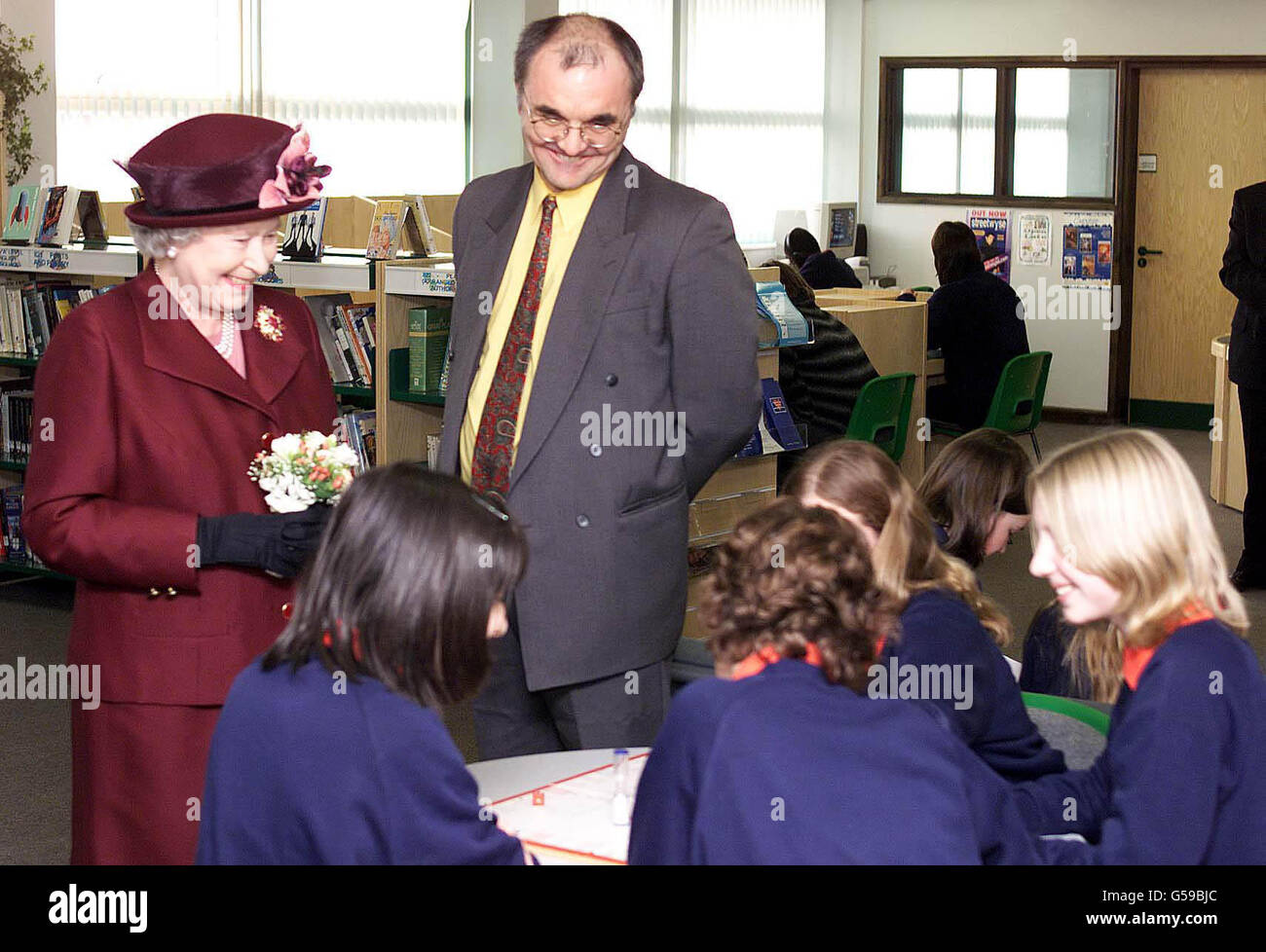 The Queen with Head of English Gareth Calway, meets children at the new Special Educational Needs Unit and Learning Resource Centre at Smithdon High School in Hunstanton, Norfolk. Stock Photo