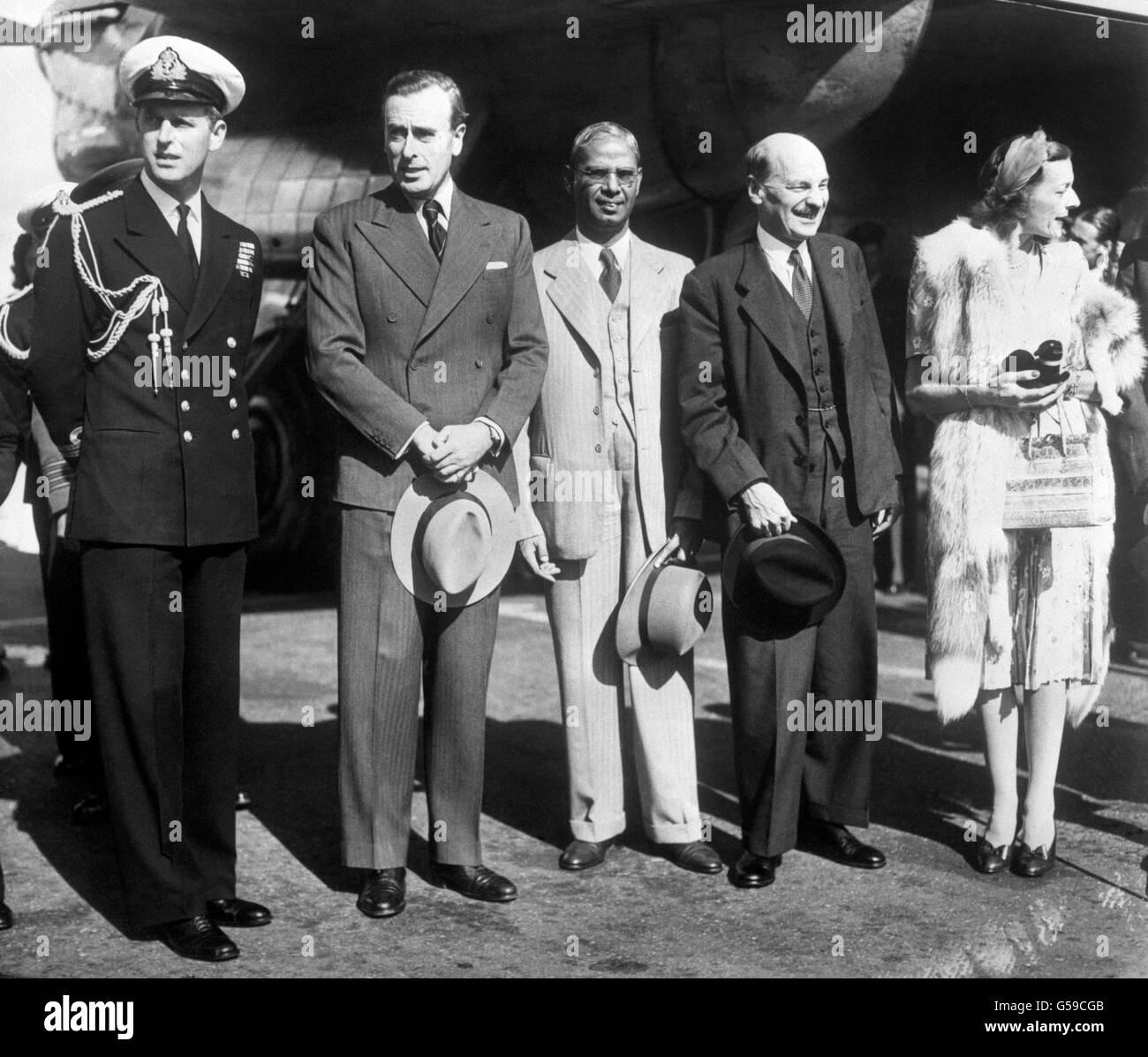 Arriving at Northolt Aerodrome from India is Lord Louis Mountbatten, accompanied by his wife and daughter, Pamela. Lord Louis has completed his office as the first and last British Governor General of the Dominion of India. From left HRH The Duke of Edinburgh; Lord Louis Mountbatten, Indian Finance Minister R. K. Shanmukham Chetty, British Prime Minister Clement Attlee and Lady Mountbatten. Stock Photo