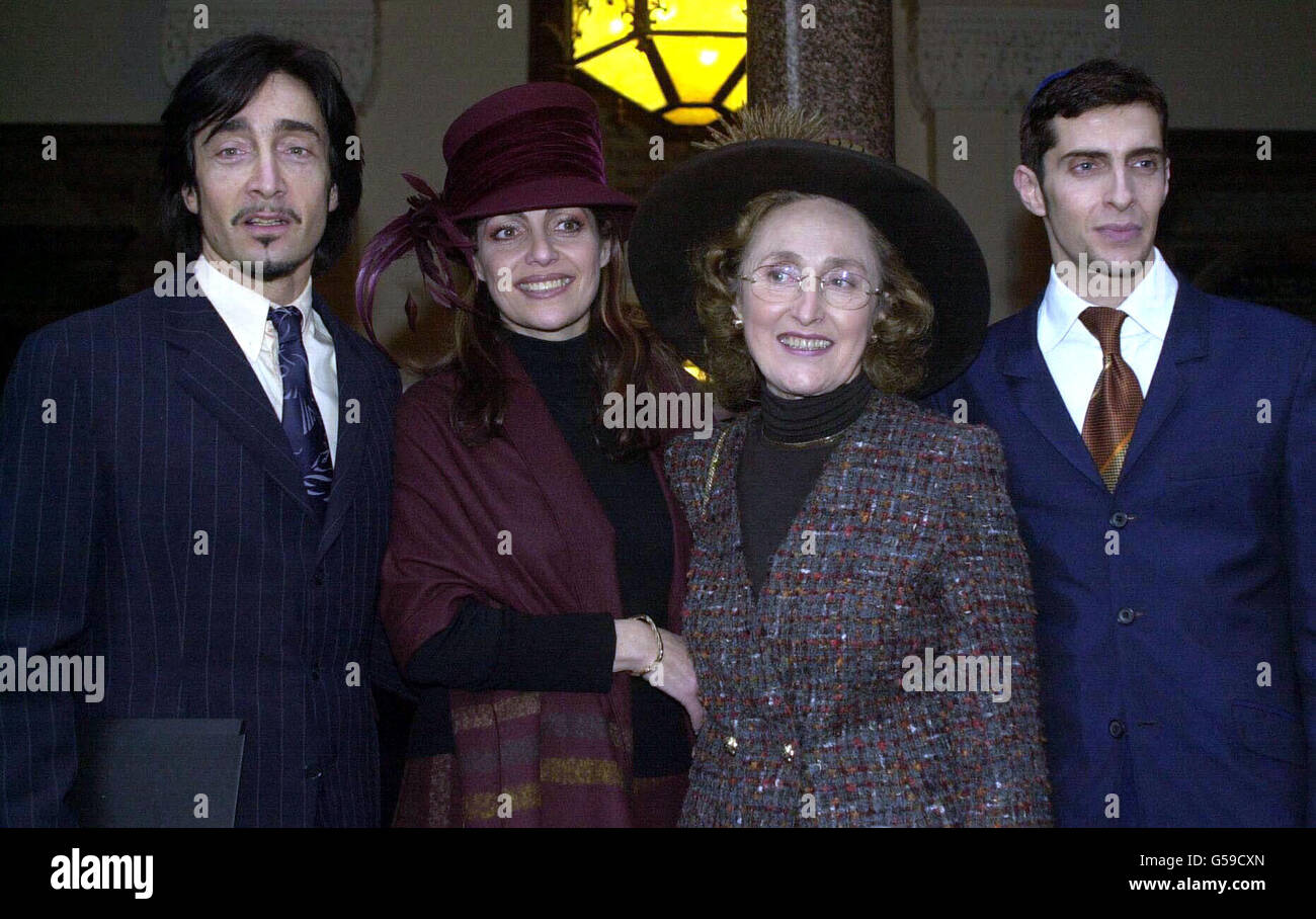 Frankie Vaughan's widow Stella with her children, David (left), Susan (2nd left) and Andrew (right) attending a memorial service for her late husband, entertainer Frankie Vaughan, at the West End Synagogue, central London. * Members of the congregation openly wept as Frankie's son, Andrew Ableson, gave a moving rendition of one of his late father's favourite songs, Incurably Romantic. Stock Photo