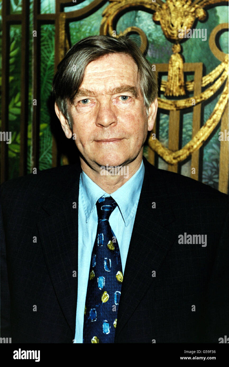 Tom Courtenay at the Foyles Literary Luncheon in his honour to celebrate the publication of 'Dear Tom, Letters from Home'. * 20/2/2001: Courtenay takes a bow at Buckingham Palace, as the veteran actor is knighted by the Queen. Sir Tom, 64 next Sunday, the star of films including Billy Liar, Dr Zhivago and The Loneliness Of The Long Distance Runner, shot to fame in the 1960s. From humble beginnings in the Hull docks, he was part of a new wave of working-class actors, along with Albert Finney and Alan Bates. Stock Photo