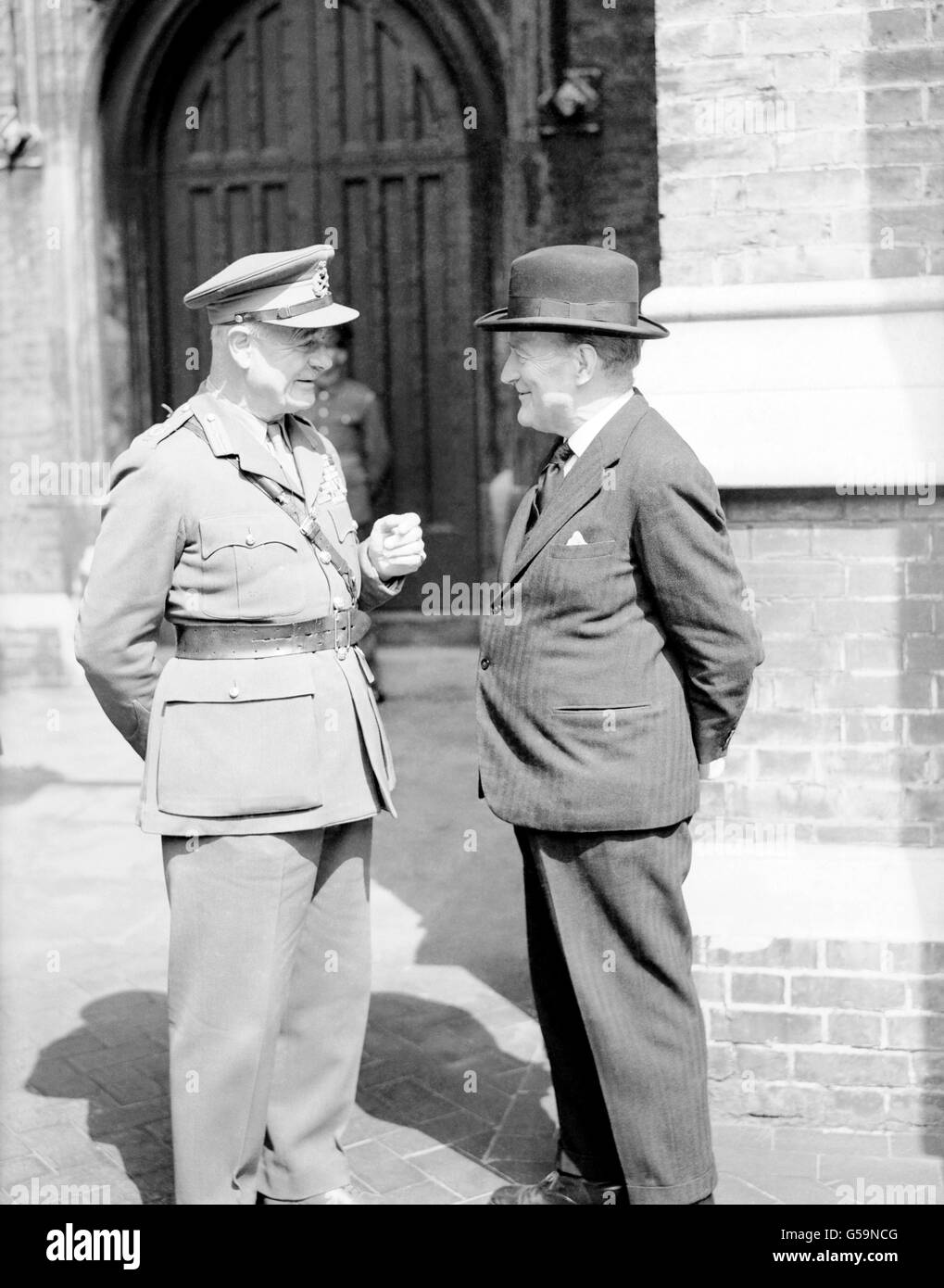 Earl Wavell, left, at a memorial to the First Aid Nursing Yeomanry (FANYs) in St Paul's Church, Knightsbridge. It commemorates 52 members of the First Aid Nursing Yeomanry who gave their lives on active service in World War II, carrying out secret intelligence work as well as nursing. Stock Photo