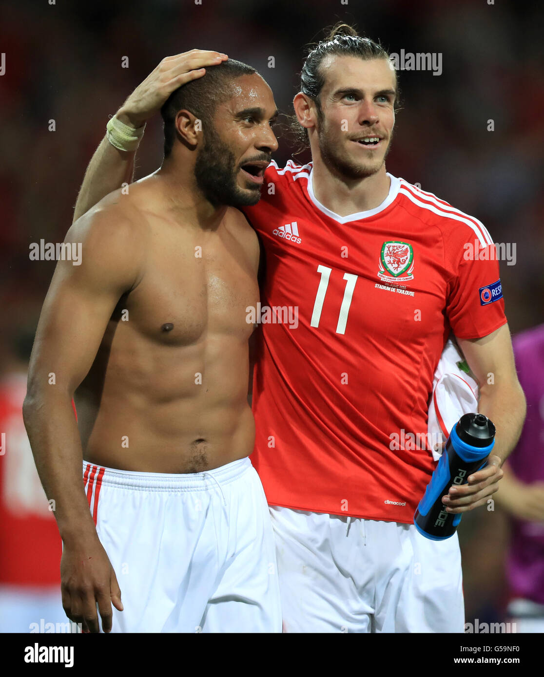 Wales' Ashley Williams (left) and Gareth Bale celebrate victory after the  final whistle during the UEFA Euro 2016, Group B match at Stadium  Municipal, Toulouse Stock Photo - Alamy