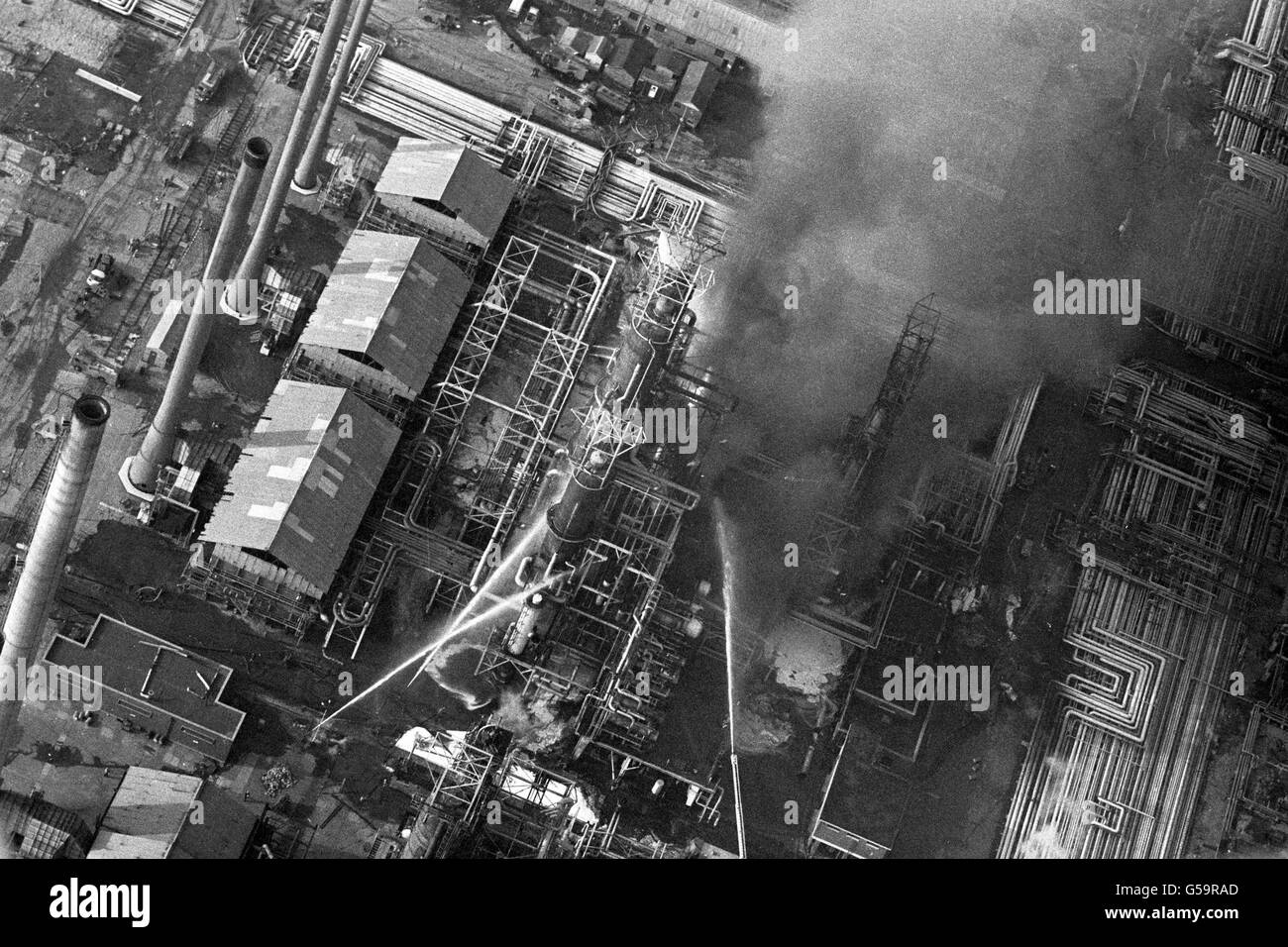 Shell refinery Black and White Stock Photos & Images Alamy