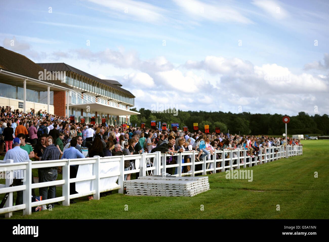 Horse Racing - Racing and Music Night - Lingfield Park Racecourse Stock ...
