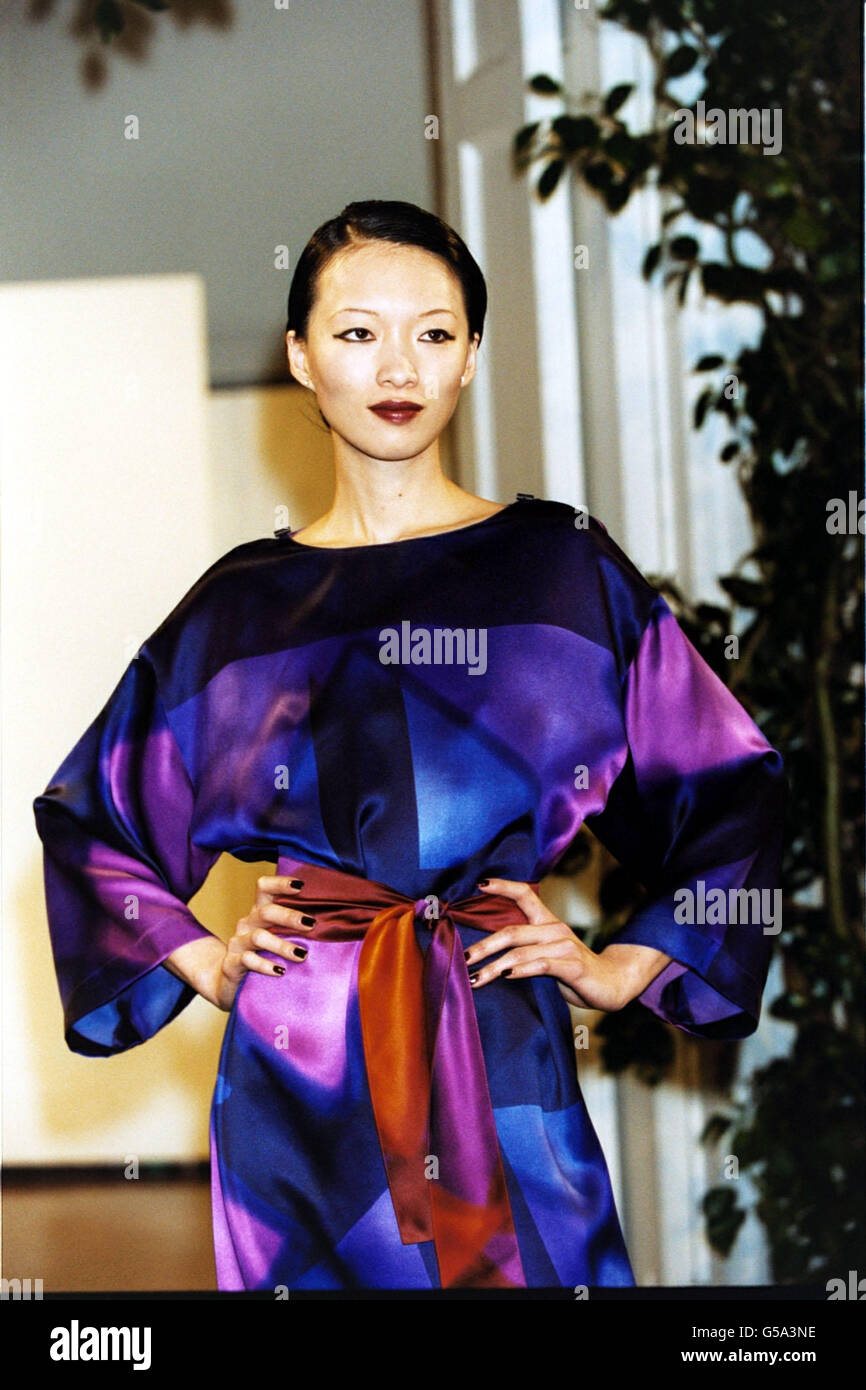 J Muir Model London Fashion Week Jean Muir Stock Photo - Alamy