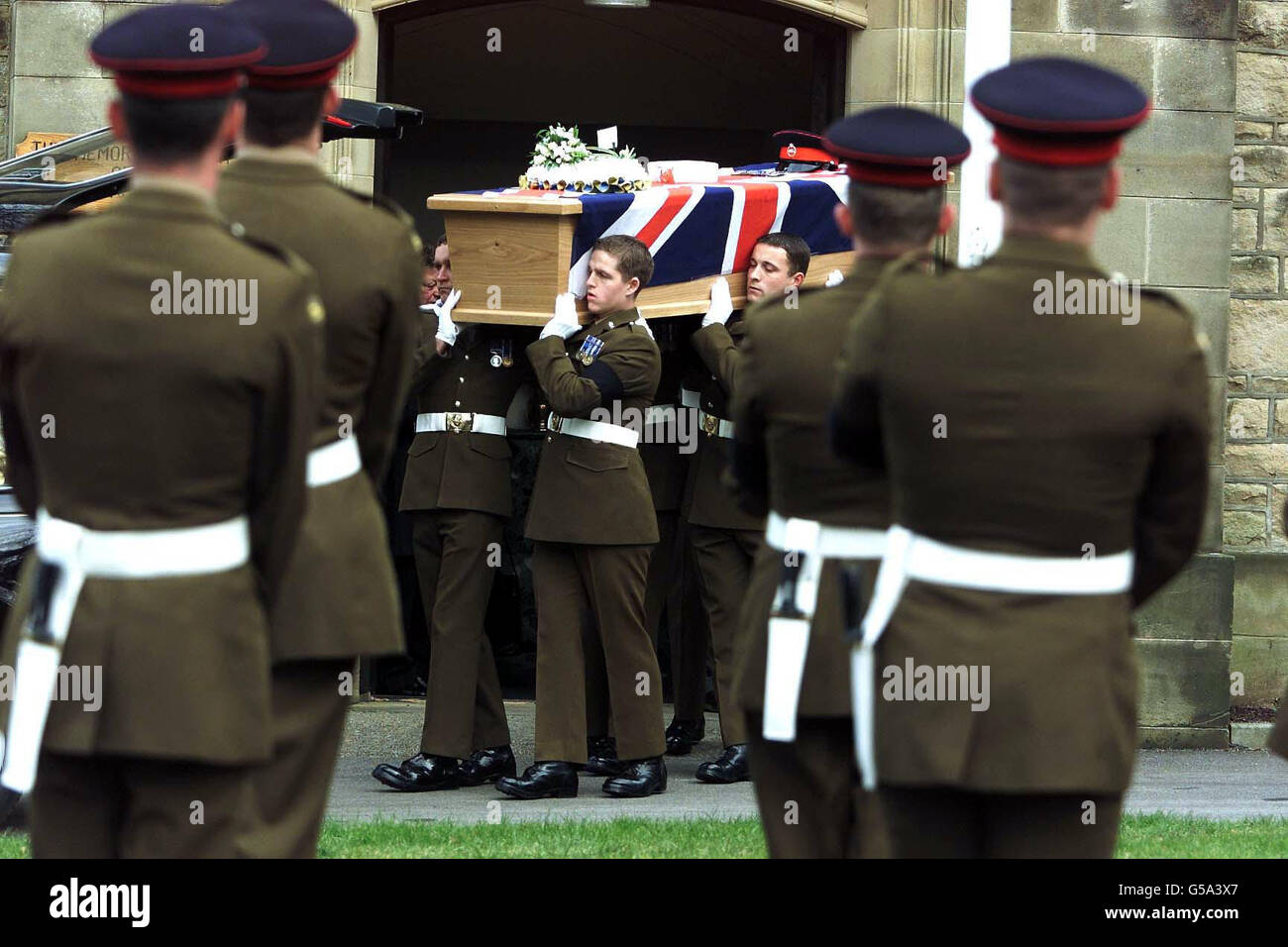 News funeral soldier hi-res stock photography and images - Alamy