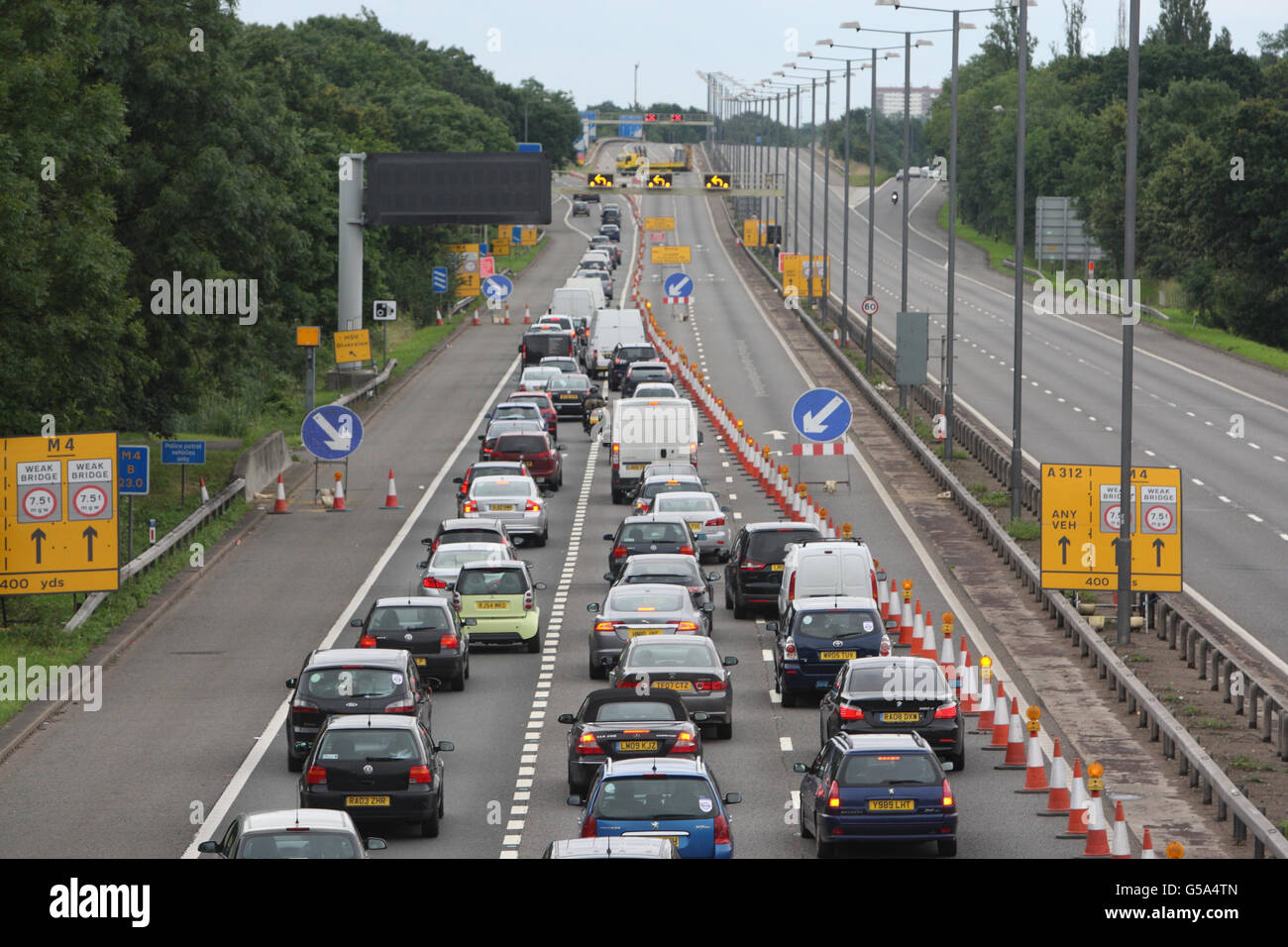 3 lanes closed hires stock photography and images Alamy