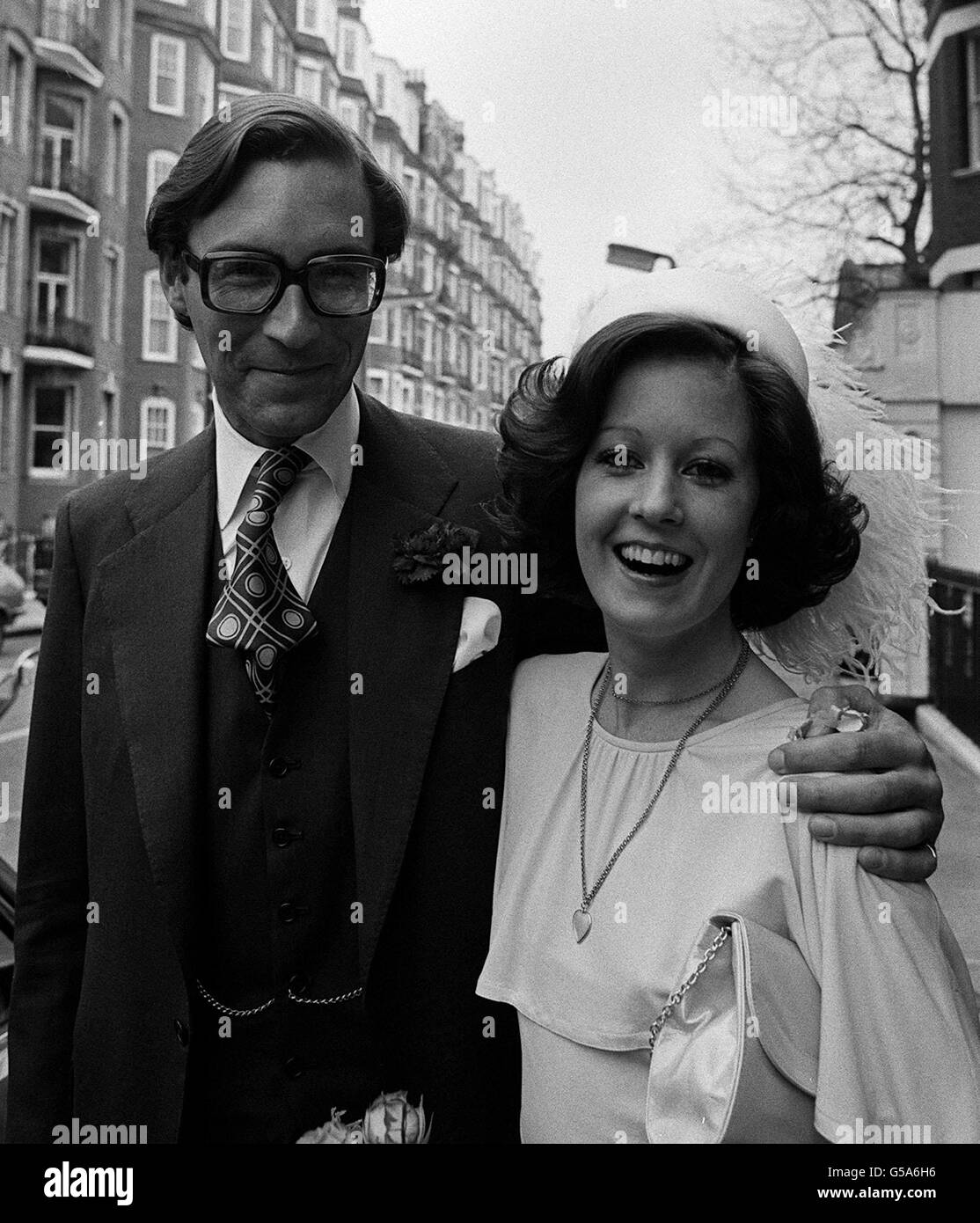 Merchant banker Richard Andrew, 33, with his 28 year old bride Lady Serena Bridgeman, the daughter of the Earl of Bradford, after their wedding at Kensington Register Office in London. Stock Photo