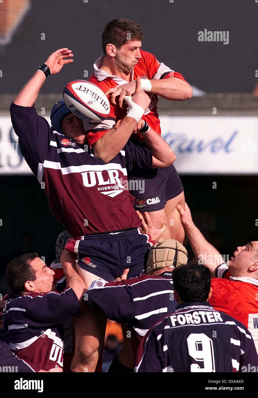 Gloucester's Rob Fidler (right) leaps above Rotherham's Leon Greeff to win the line out during their Zurich Premiership match at Kingsholm, Gloucester. Stock Photo