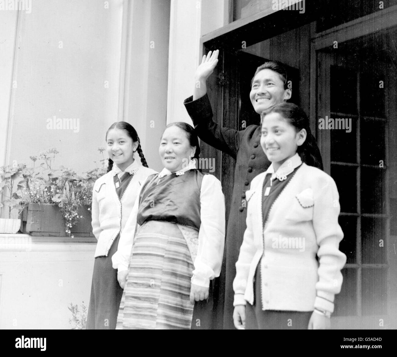 Sherpa Tensing And Family Stock Photo Alamy sherpa-tensing-and-family-stock-photo-alamy