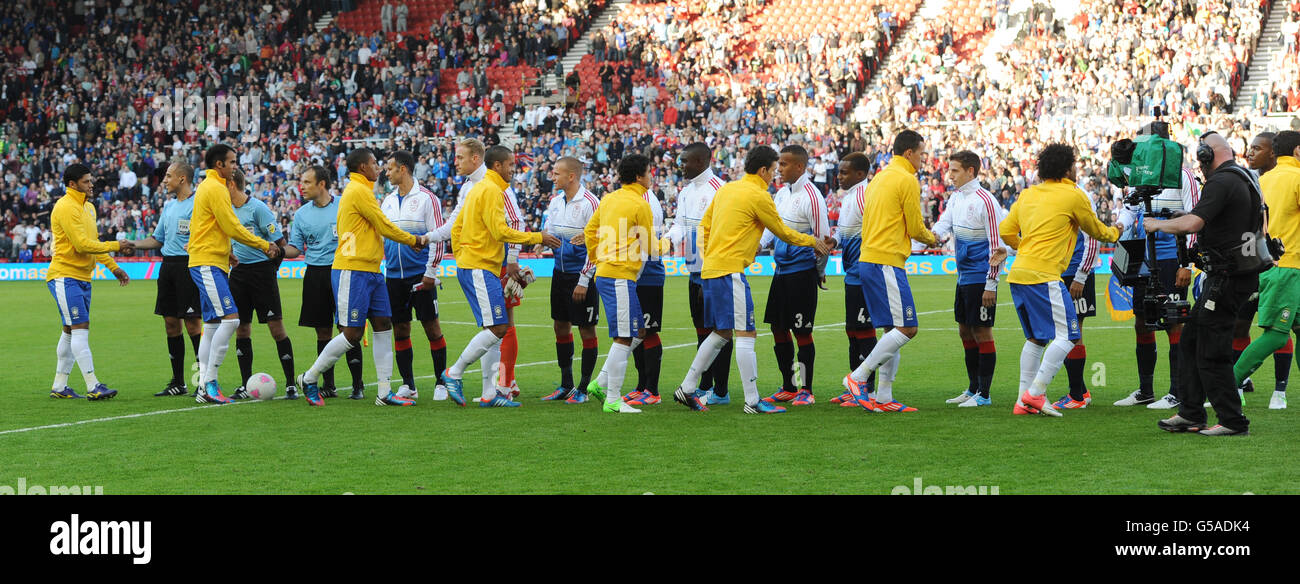 Olympics - Olympic Warm Up match - Great Britain v Brazil - Riverside Stadium. Team GB Men and Brazil shake hands before kick off in the Olympic friendly match at the Riverside Stadium, Middlesbrough. Stock Photo