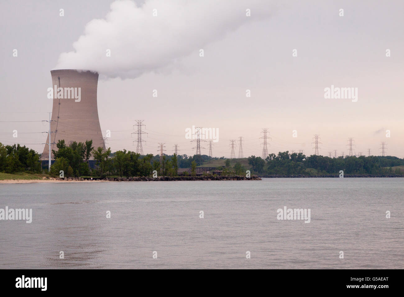 Power generation plant smokestack hires stock photography and images