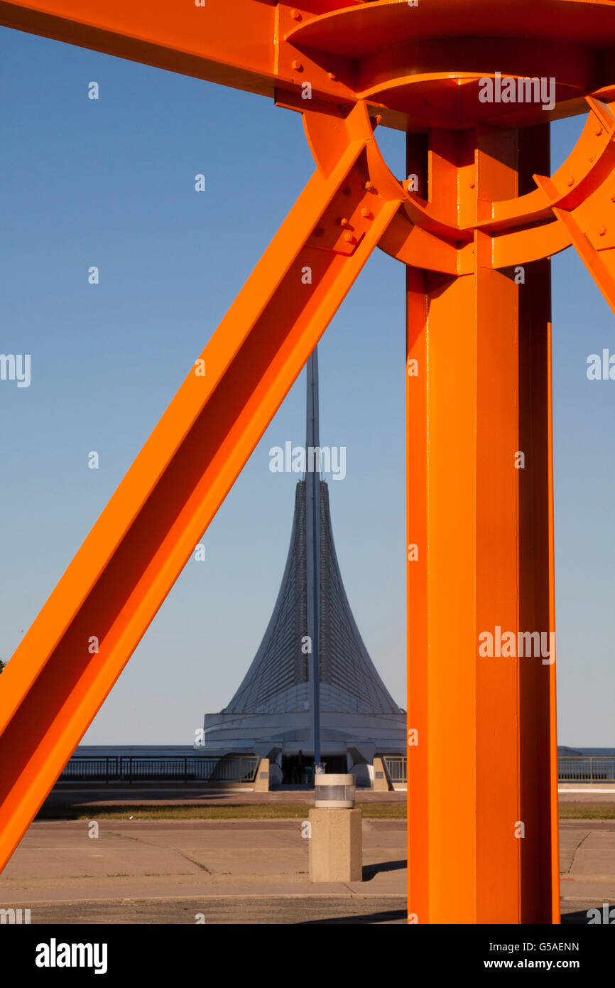 The Calling Framing Out the Calatrava In Milwaukee Stock Photo