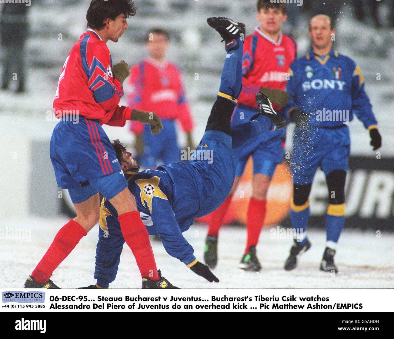 06-DEC-95. Steaua Bucharest v Juventus. Bucharest's Tiberiu Csik watches  Alessandro Del Piero of Juventus do an overhead kick Stock Photo - Alamy