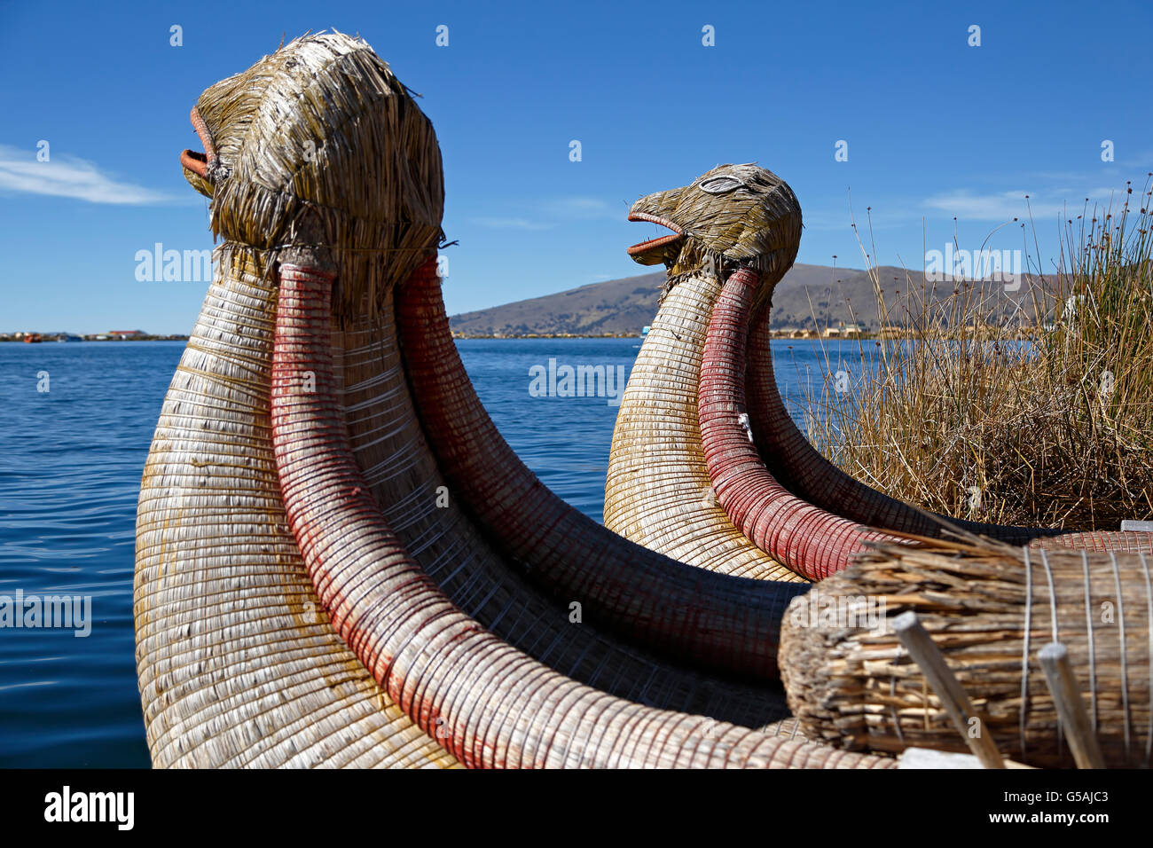 Figure-heads, totora reed boat, Uros Islands, Lake Titicaca, Puno, Peru Stock Photo