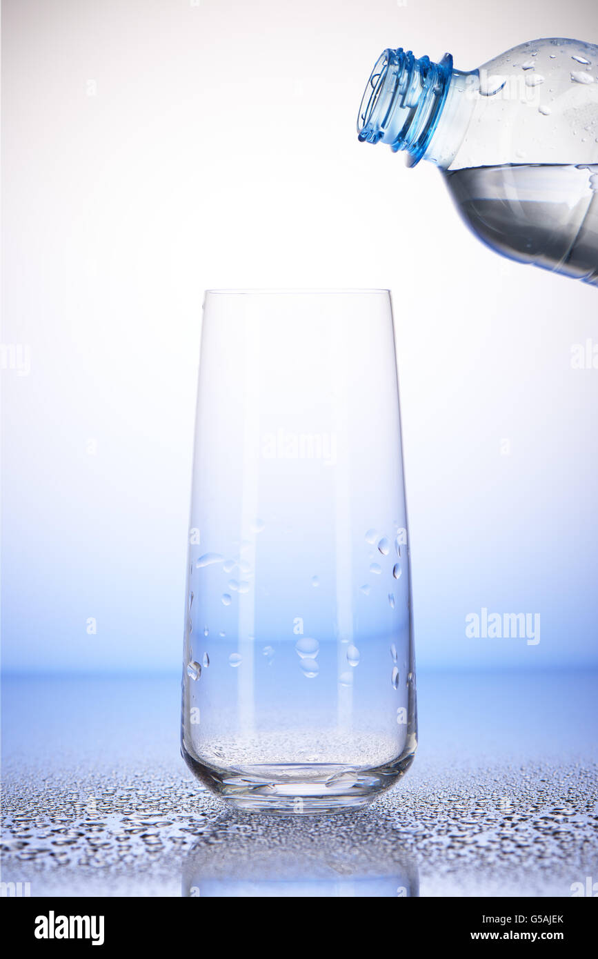 https://c8.alamy.com/comp/G5AJEK/plastic-bottle-with-water-over-empty-drinking-glass-with-reflection-G5AJEK.jpg