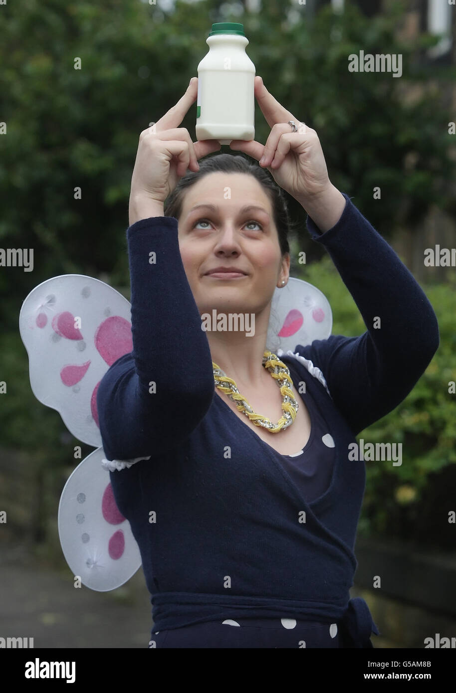 'Dairy Godmother' Wendy Fleming delivers free bottles of milk in Edinburgh to highlight cuts in the price Dairy farmers receive for their milk. Stock Photo