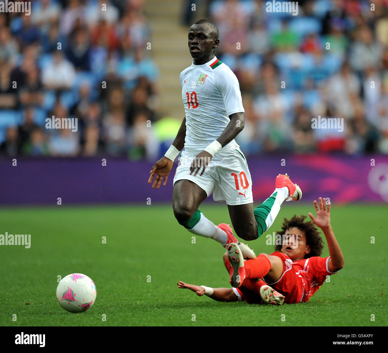 Senegal's Sadio Mane rides a challenge from UAE's Omar Abdulrahman during the Group A match Stock Photo