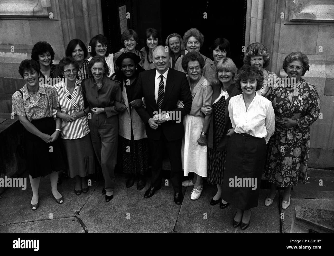 KINNOCK AND WOMEN MPs : 1987 Stock Photo