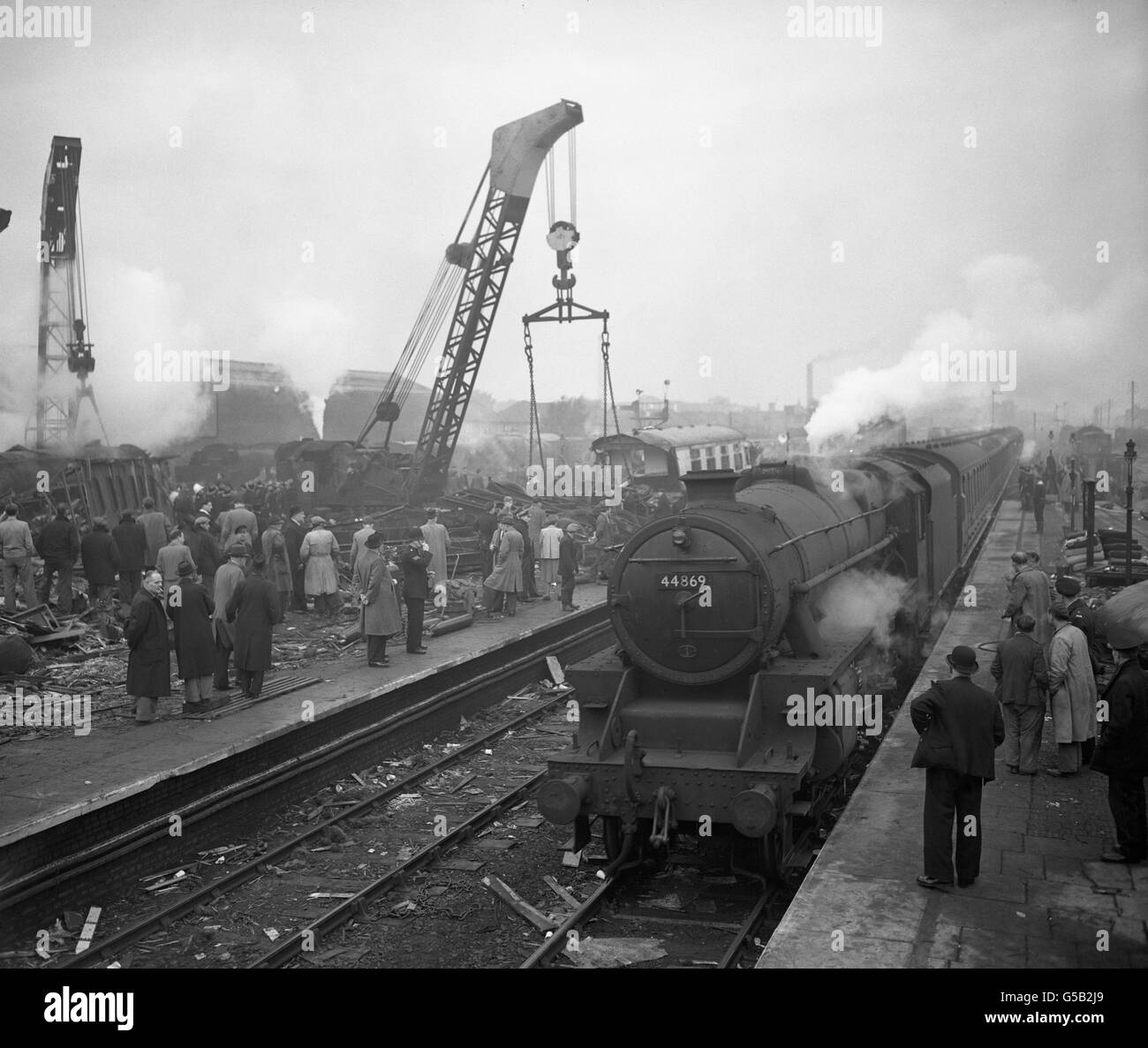 HARROW AND WEALDSTONE TRAIN CRASH : 1952 Stock Photo