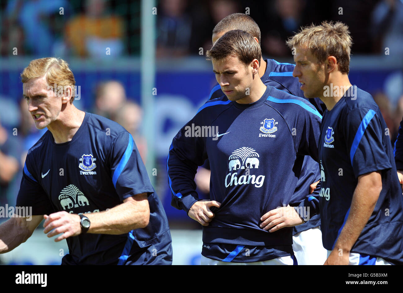 Everton sport scientist Dave Billows (left) with Seamus Coleman (centre) and Phil Neville during pre-match training Stock Photo
