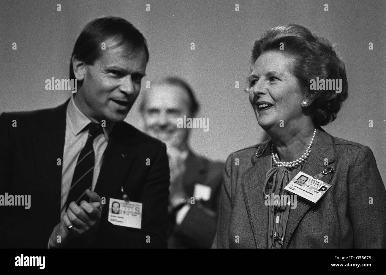 Prime Minister Margaret Thatcher with Jeffrey Archer, deputy chairman of the Conservative Party at the 1986 party conference in Bournemouth. * 7/10/86 of the Prime Minister Margaret Thatcher with Jeffrey Archer, deputy chairman of the Conservative Party at the 1986 party conference in Bournemouth. Stock Photo